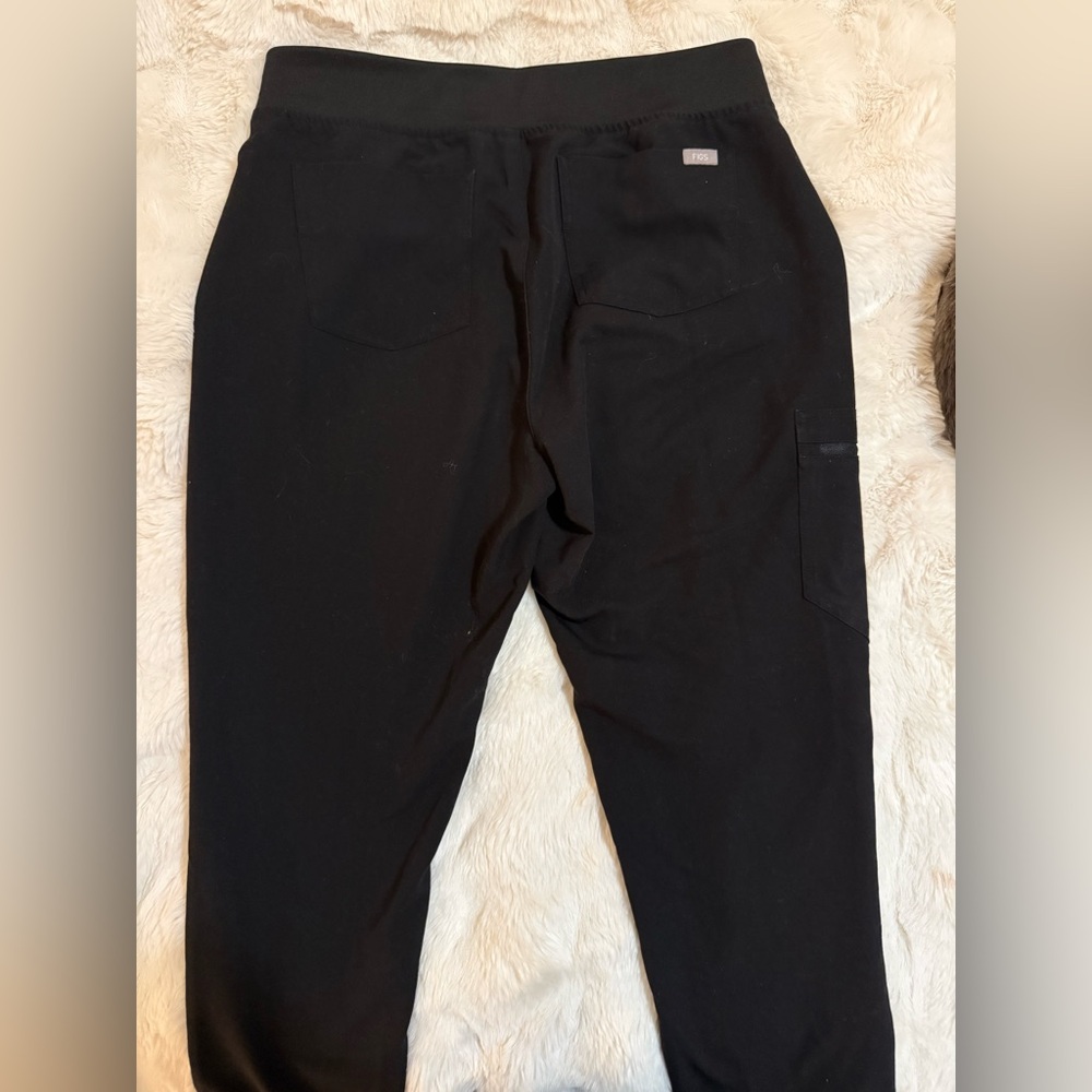 Figs Women’s Zamora Scrub Pants in Black - Picture 4 of 4